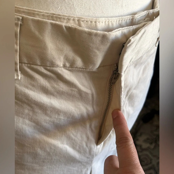 Gap Shorts Womens Size 8 Khaki Beige Chino Stretch Zipper - Picture 3 of 14